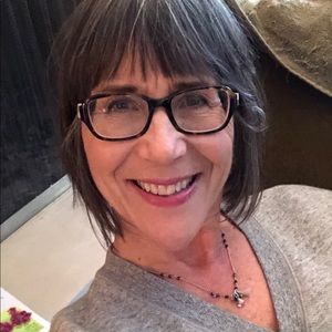 Meet your Posher, Laurie